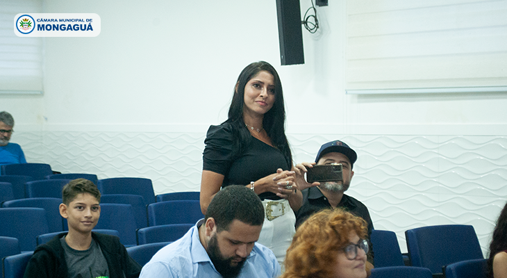 A munícipe Mirian Alves Dias recebe Moção de Aplausos