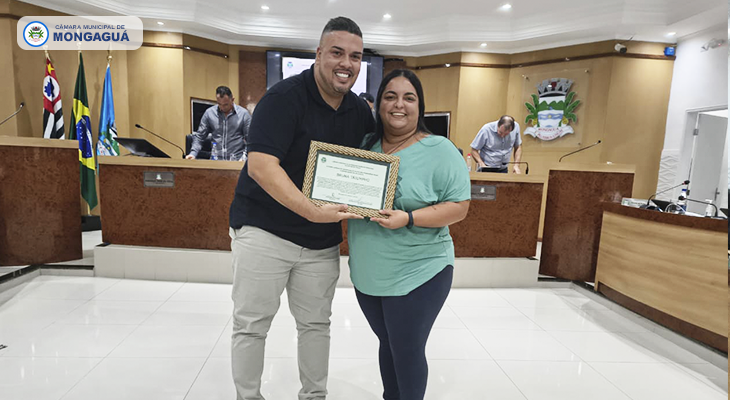 Talento mongaguaense brilha no cenário nacional: Câmara homenageia a tatuadora Bruna Triumpho